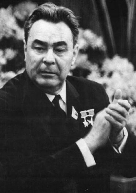 Retrato oficial de Leonid Brézhnev, secretario general del PCUS.